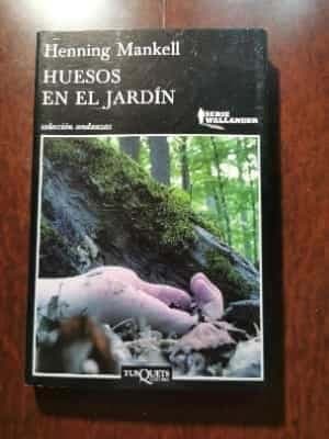 Huesos en el jardín