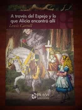 A través del espejo y lo que Alicia encontró allí