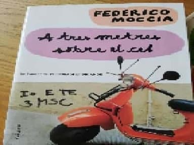 A tres metres sobre el cel