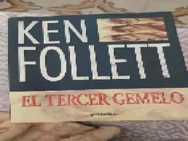 El tercer gemelo