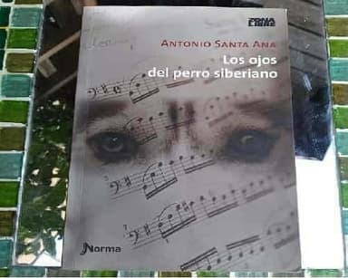 Los ojos del perro siberiano