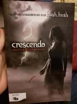 Crescendo (Hush Hush 2) -V2*