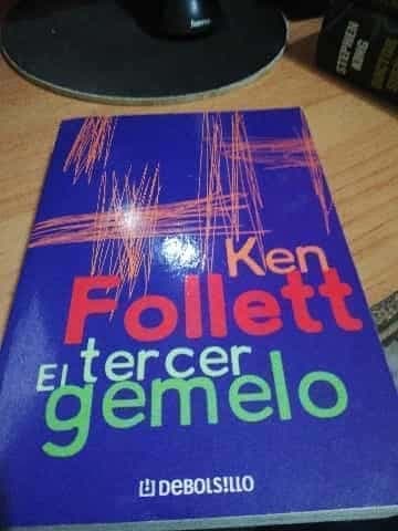 El tercer gemelo