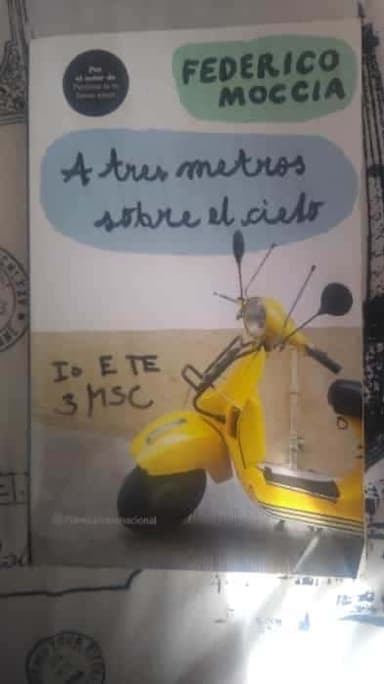 A tres metros sobre el cielo