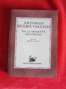 En La Ardiente Oscuridad (Nueva Austral Series: No 124)