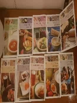 Cocina Hindú paso a paso pero es una colección de 10 libros cada uno con recetas de diferentes países.