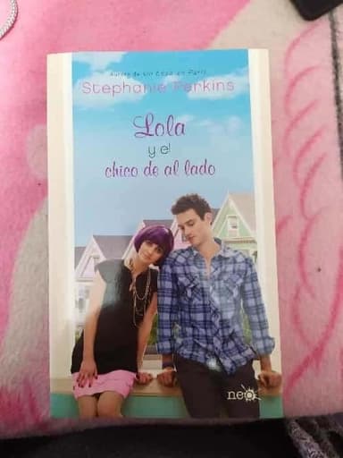 Lola y el chico de al lado