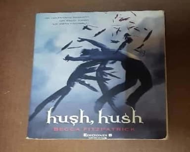 Tres libros de Hush, Hush 