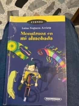 Monstruos en mi almohada