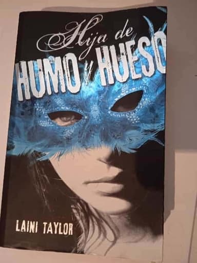 Hija de Humo y Hueso