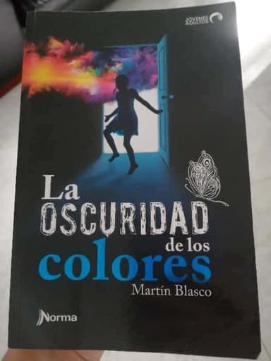 LA OSCURIDAD DE LOS COLORES 