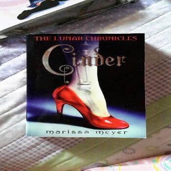 Cinder Marissa Meyer