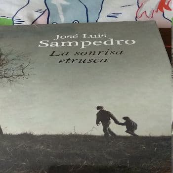 La sonrisa etrusca