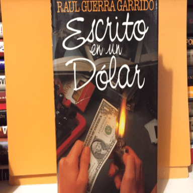 Escrito en un dolar