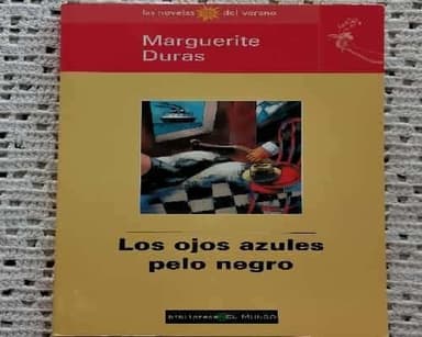 Los Ojos Azules Pelo Negro