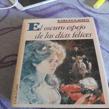 El oscuro espejo de los dias felices