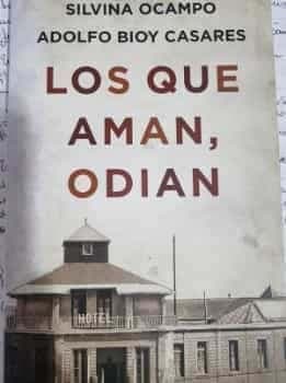 Los que aman odian