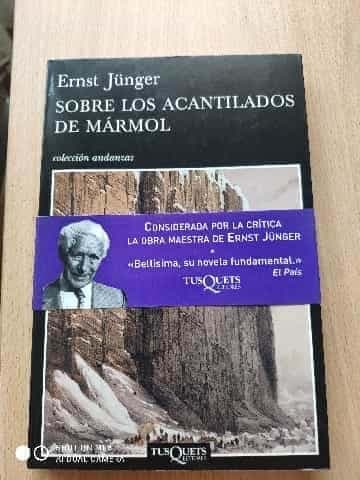 Sobre Los Acantilados De Mrmol