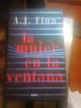 La mujer en la ventana