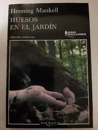 Huesos en el jardín