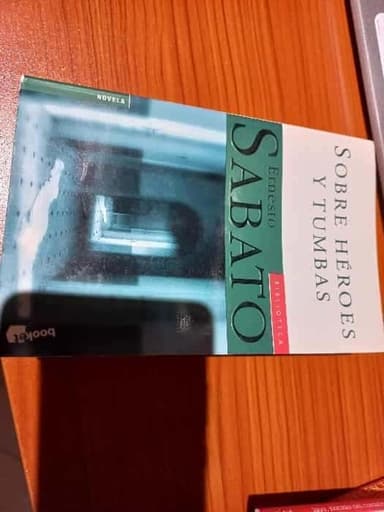 Sobre héroes y tumbas