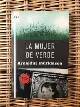 La mujer de verde