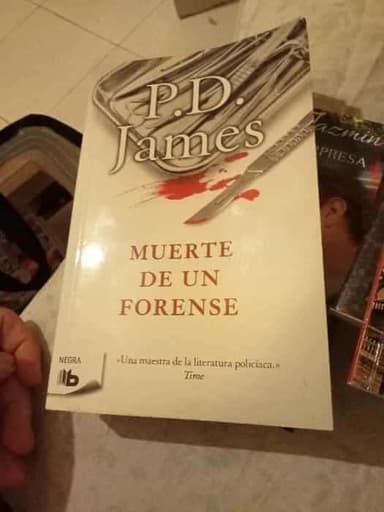 Muerte de un forense (Adam Dalgliesh 6)