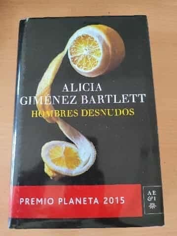 Hombres desnudos