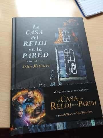 La casa del reloj en la pared