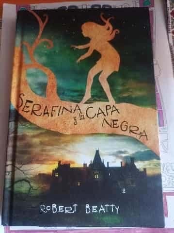 Serafina y la capa negra