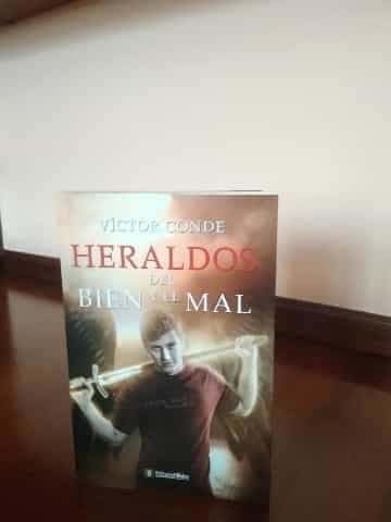 Heraldos del bien y el mal