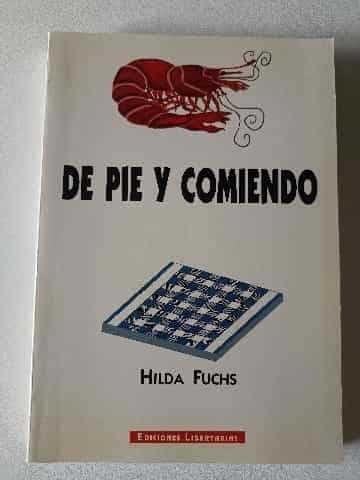 De Pie y Comiendo