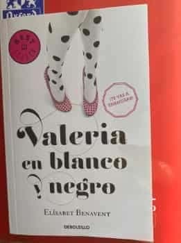 Valeria en blanco y negro