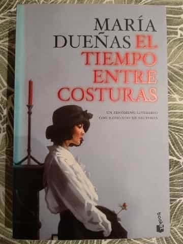 El tiempo entre costuras