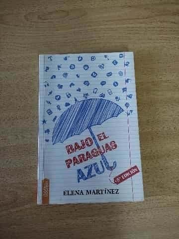 Bajo el paraguas azul