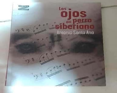 Los ojos del perro siberiano