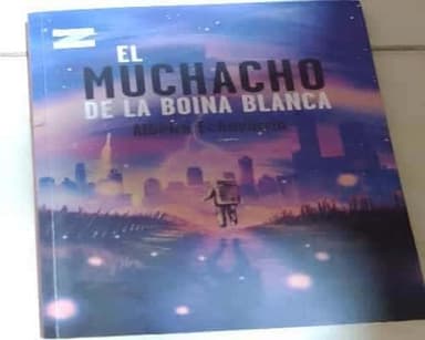 El muchacho de la boina blanca 