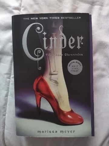 Cinder
            
                Lunar Chronicles