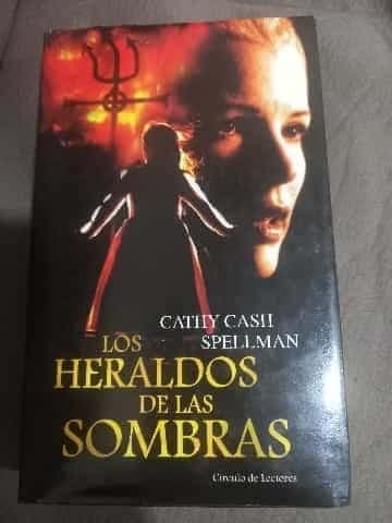 LOS HERALDOS DE LAS SOMBRAS