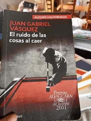 el ruido de las cosas al caer