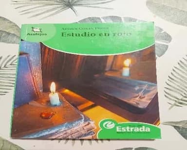 Estudio En Rojo