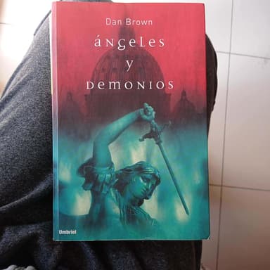 Ángeles y demonios