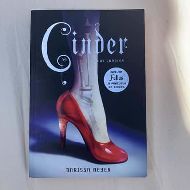 Cinder (Crónicas Lunares)
