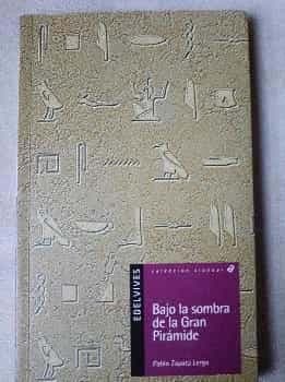 Bajo la sombra de la gran piramide