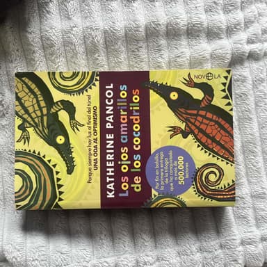 Los ojos amarillos de los cocodrilos