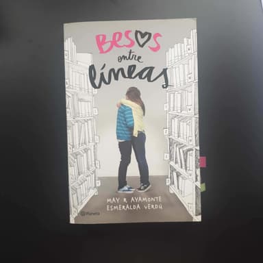 Besos entre líneas