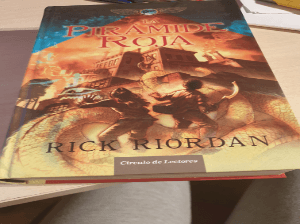 La pirámide roja