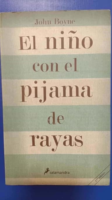 El niño con el pijama de rayas
