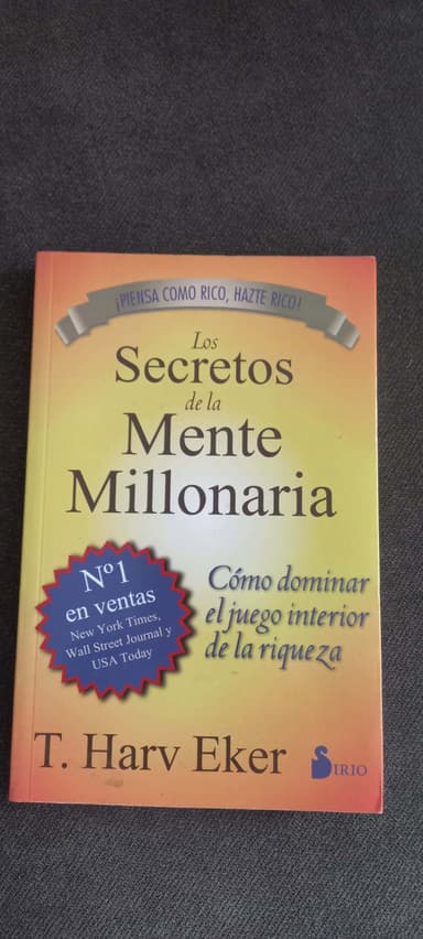 Los secretos de la mente millonaria : cómo dominar el juego interior de la riqueza