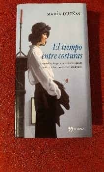 El tiempo entre costuras